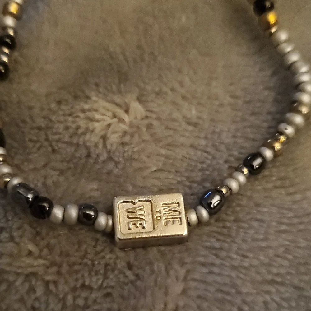 Elegant Beaded Necklace in Gold and Silver